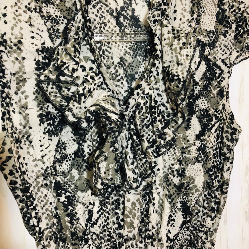Women's Snake Pattern Ruffled Blouse A4 - Picture 2 of 6